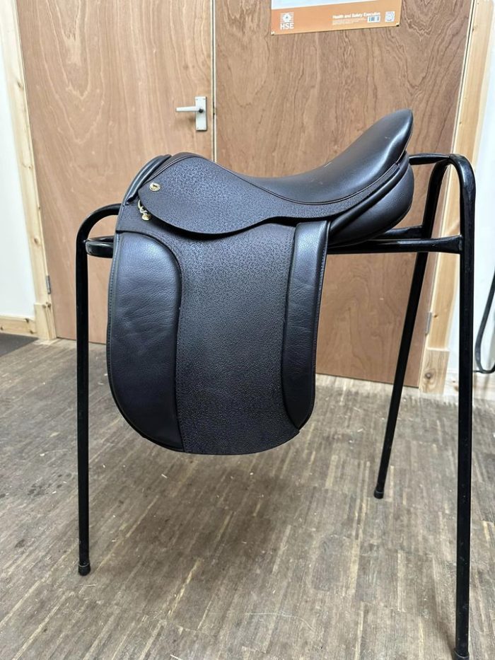 Black Country Classic Show saddle Brown 15.5" Wide